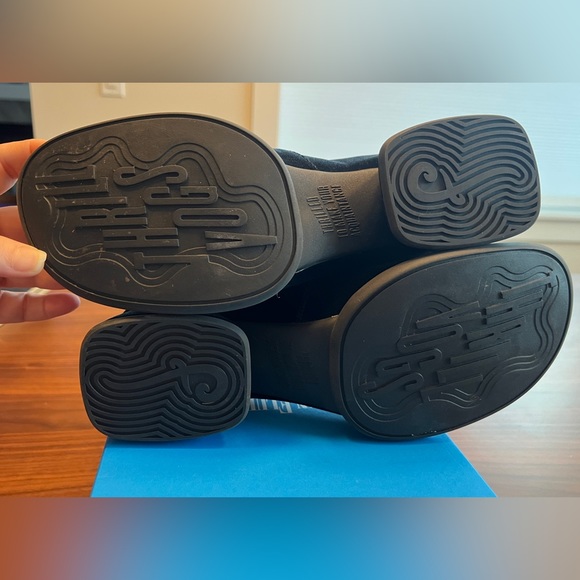 John Fluevog Thrillvogs Paulson Sz 10W black velvet like new - Picture 3 of 6